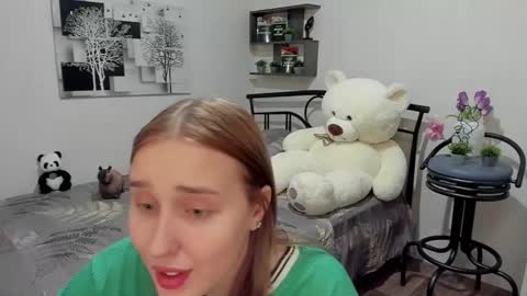 Snapshot of linatruly chatting on March 11, 9:15 pm Lina online show from March 11, 9:15 pm