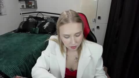 Snapshot of linatruly chatting on September 8, 9:58 pm Lina online show from September 8, 9:58 pm