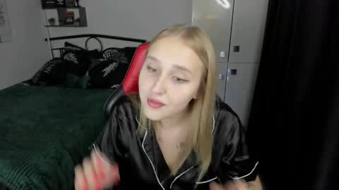 Snapshot of linatruly chatting on September 11, 9:48 pm Lina online show from September 11, 9:48 pm