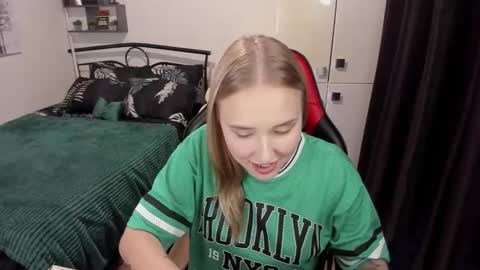 Snapshot of linatruly chatting on September 15, 9:37 pm Lina online show from September 15, 9:37 pm