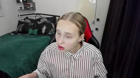 Snapshot of linatruly chatting on September 24, 9:18 pm Lina online show from September 24, 9:18 pm