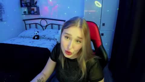 Snapshot of linatruly chatting on October 16, 9:49 pm Lina online show from October 16, 9:49 pm