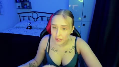 Snapshot of linatruly chatting on October 17, 9:50 pm Lina online show from October 17, 9:50 pm