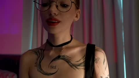 LinaVelle online show from May 15, 1:23 am