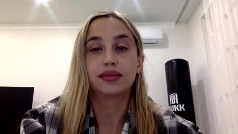 Snapshot of linavora chatting on March 4, 3:18 pm linavora online show from March 4, 3:18 pm