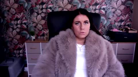 Snapshot of lincolnshirecouple21 chatting on December 3, 10:46 am lincolnshirecouple21 online show from December 3, 10:46 am