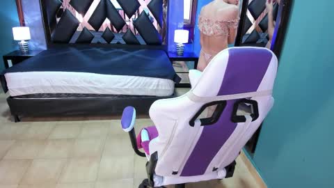  Linda  online show from February 17, 6:04 pm