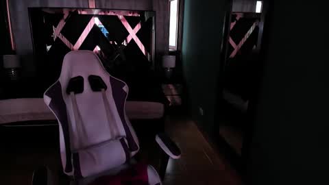  Linda  online show from February 17, 9:08 pm