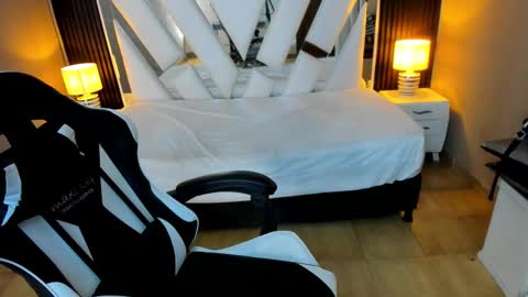  Linda  online show from February 1, 1:53 pm