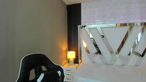  Linda  online show from April 19, 1:43 pm