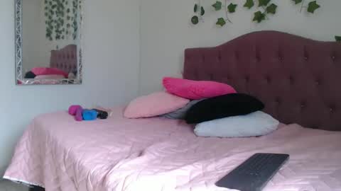 linda online show from September 14, 8:08 pm