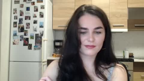Snapshot of linda_aa chatting on December 19, 8:05 pm Linda online show from December 19, 8:05 pm