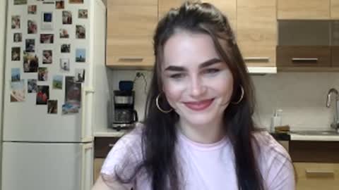 Snapshot of linda_aa chatting on December 20, 8:05 pm Linda online show from December 20, 8:05 pm