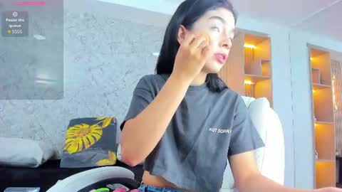 Snapshot of linda_cooper_ chatting on June 10, 11:20 am LINDA online show from June 10, 11:20 am