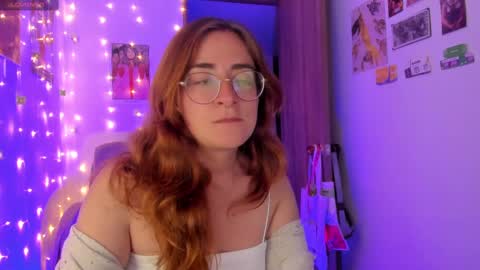 Giggles  online show from September 29, 10:58 pm