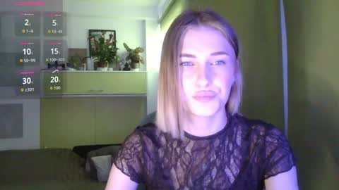 Snapshot of linda_girl9 chatting on April 7, 9:21 am Lemon 19 online show from April 7, 9:21 am