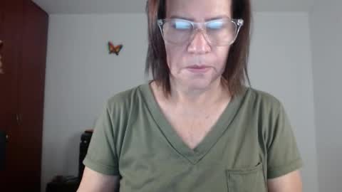 Snapshot of linda_hanna1977 chatting on November 2, 4:53 pm Linda Hanna online show from November 2, 4:53 pm