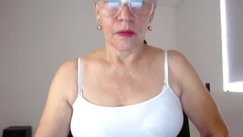 Snapshot of linda_hanna1977 chatting on November 24, 5:01 pm Linda Hanna online show from November 24, 5:01 pm