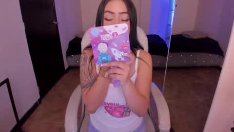 Lindaa maria  online show from October 9, 9:02 pm