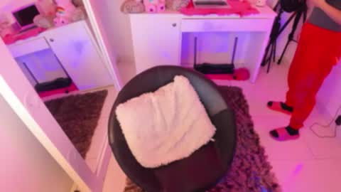 Lindaa maria  online show from October 25, 6:10 am