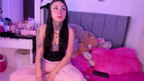 Lindaa maria  online show from January 12, 11:43 pm