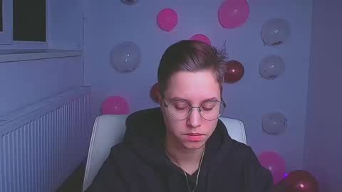 Snapshot of linda_miss_ chatting on February 12, 11:40 am Linda online show from February 12, 11:40 am