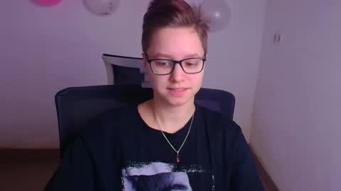 Snapshot of linda_miss_ chatting on February 19, 6:22 am Linda online show from February 19, 6:22 am