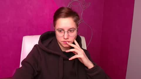 Snapshot of linda_miss_ chatting on February 20, 9:33 am Linda online show from February 20, 9:33 am