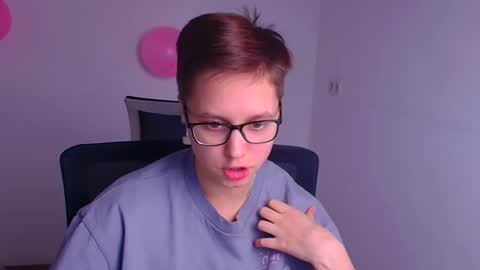 Snapshot of linda_miss_ chatting on February 21, 3:54 pm Linda online show from February 21, 3:54 pm