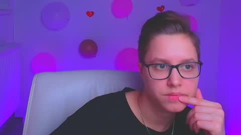 Snapshot of linda_miss_ chatting on February 23, 9:48 pm Linda online show from February 23, 9:48 pm