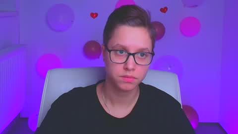 Snapshot of linda_miss_ chatting on February 24, 12:52 am Linda online show from February 24, 12:52 am