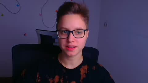 Snapshot of linda_miss_ chatting on March 6, 4:07 pm Linda online show from March 6, 4:07 pm