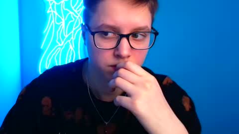 Snapshot of linda_miss_ chatting on March 11, 9:24 am Linda online show from March 11, 9:24 am