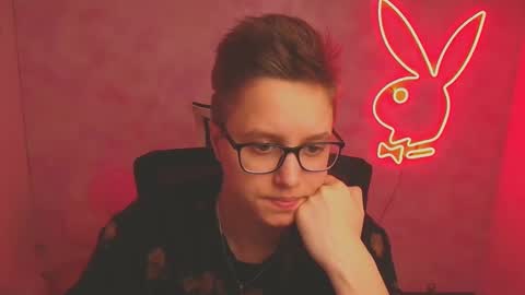 Snapshot of linda_miss_ chatting on March 12, 4:35 pm Linda online show from March 12, 4:35 pm