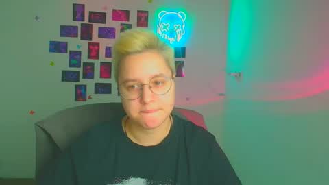 Snapshot of linda_miss_ chatting on March 19, 5:55 am Linda online show from March 19, 5:55 am