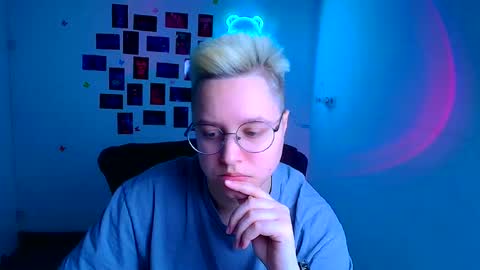 Snapshot of linda_miss_ chatting on March 20, 6:29 am Linda online show from March 20, 6:29 am