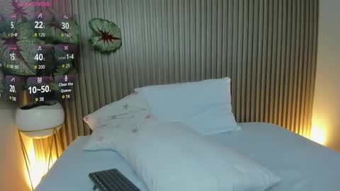 L I N D A online show from January 10, 9:16 pm