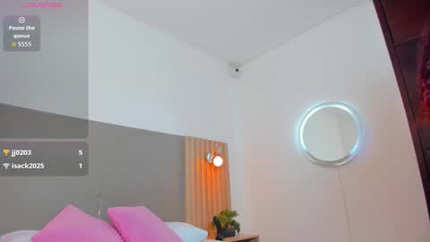 L I N D A online show from February 21, 8:10 pm