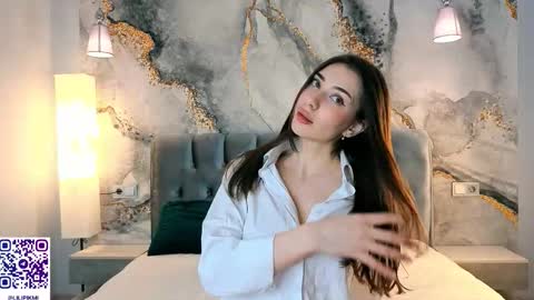 Snapshot of lindablyee chatting on November 4, 1:59 am lili online show from November 4, 1:59 am