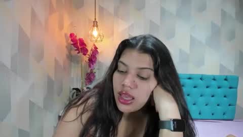 Snapshot of lindabreexlove chatting on June 4, 5:08 pm online show from June 4, 5:08 pm