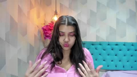 Snapshot of lindabreexlove chatting on June 15, 11:23 am online show from June 15, 11:23 am