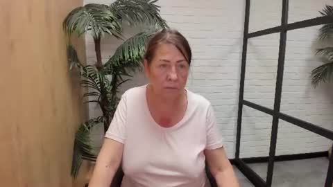 Snapshot of lindahottie chatting on June 15, 1:02 pm Linda online show from June 15, 1:02 pm