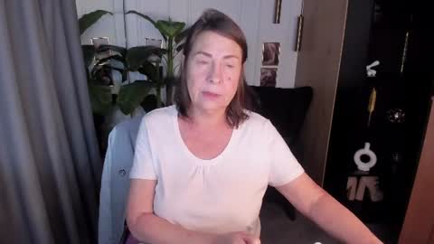 Snapshot of lindahottie chatting on July 24, 6:17 pm Linda online show from July 24, 6:17 pm