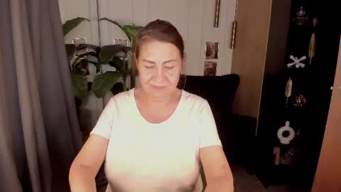Snapshot of lindahottie chatting on July 28, 4:50 pm Linda online show from July 28, 4:50 pm
