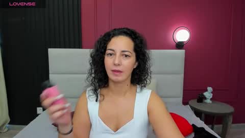 Linda online show from September 18, 1:40 am