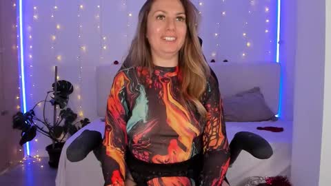 Linda  --  online show from December 2, 5:08 pm