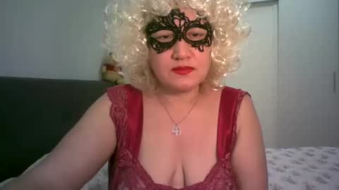LindaXSmile online show from February 16, 10:10 pm