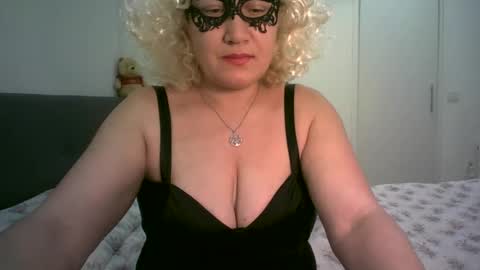 LindaXSmile online show from February 23, 9:37 pm