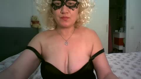 LindaXSmile online show from February 24, 12:41 am