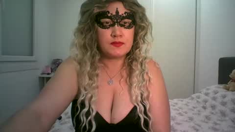 LindaXSmile online show from March 8, 9:51 pm